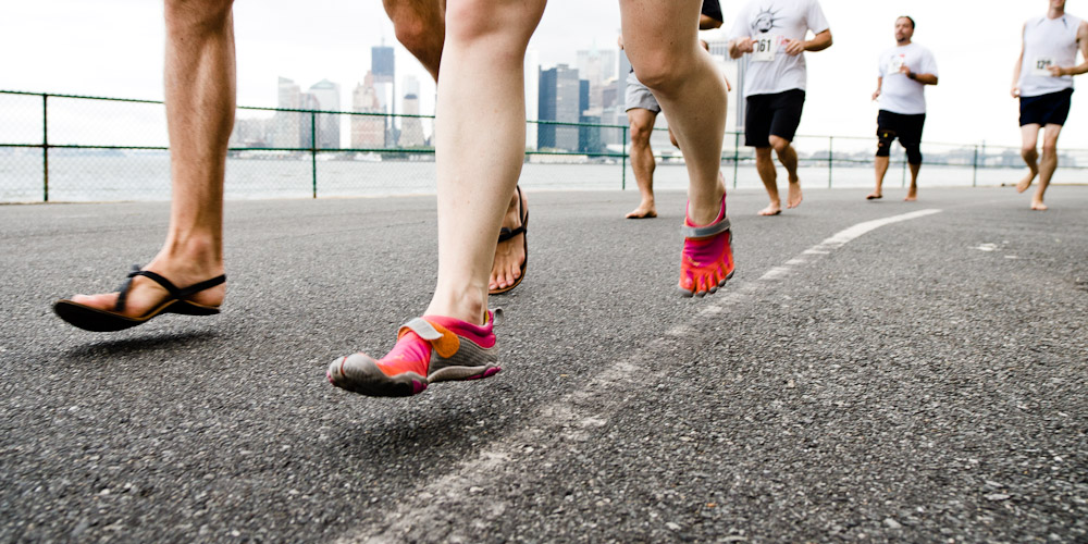 Confronto degli infortuni nella corsa con e senza scarpe